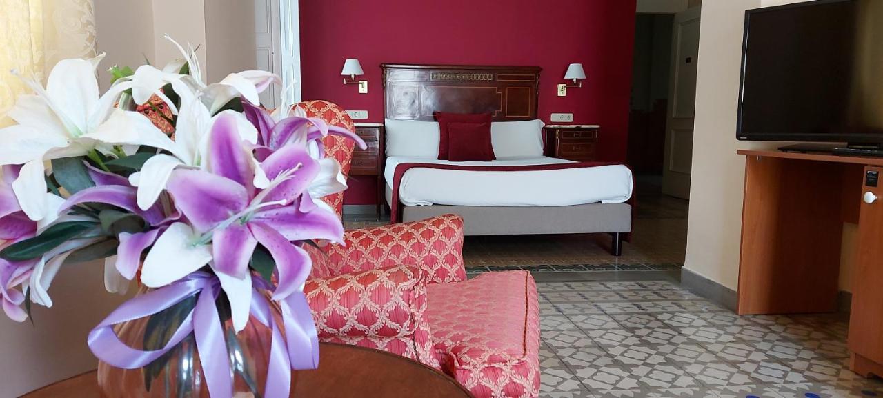 Hotel Noucentista Sitges Kültér fotó